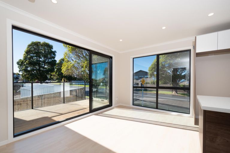 Photo of property in 1/65 College Road, Northcote, Auckland, 0627