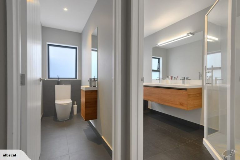 Photo of property in 21 Van Rixel Drive, Kumeu, 0810