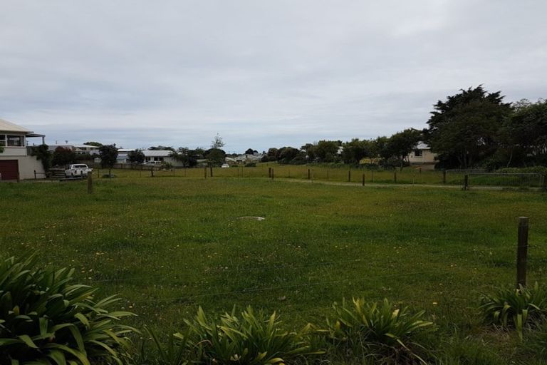 Photo of property in 18 Park Lane, Waitara, 4320