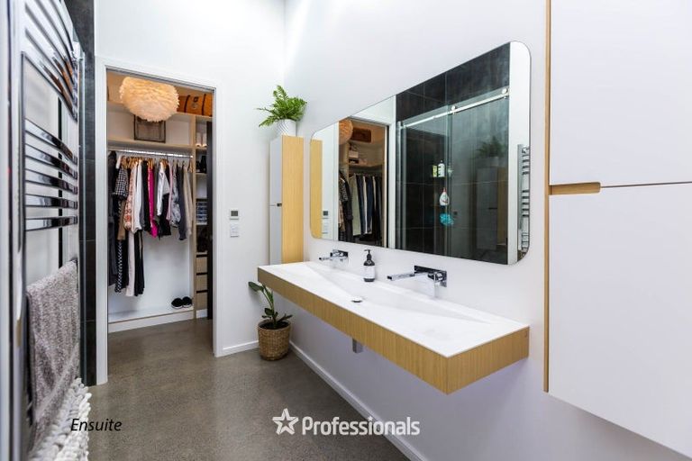 Photo of property in 49 Mount Marua Drive, Maymorn, Upper Hutt, 5018