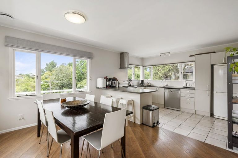Photo of property in 27 Creamer Avenue, Belmont, Auckland, 0622