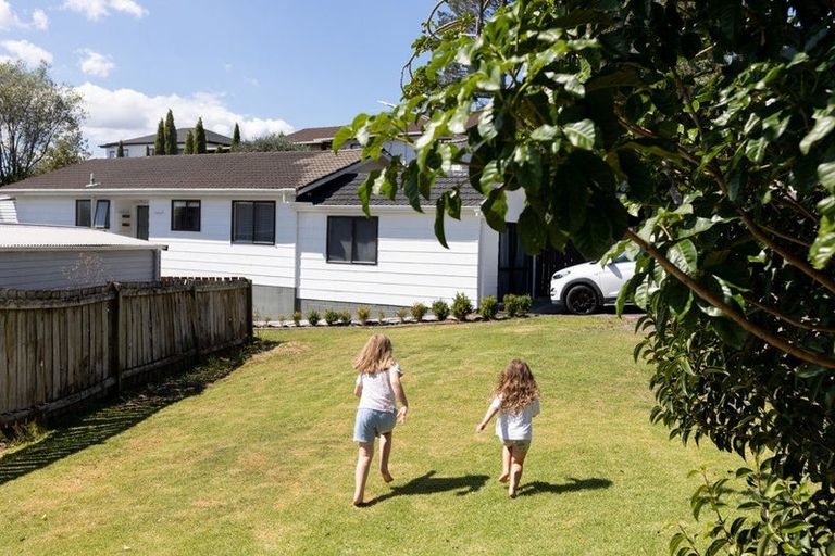 Photo of property in 46 Lavelle Road, Henderson, Auckland, 0612