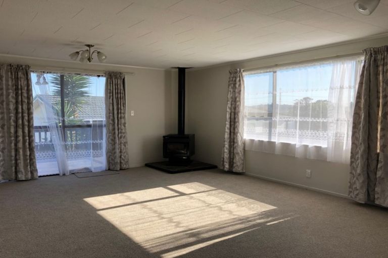 Photo of property in 6 Oreti Place, Clover Park, Auckland, 2019