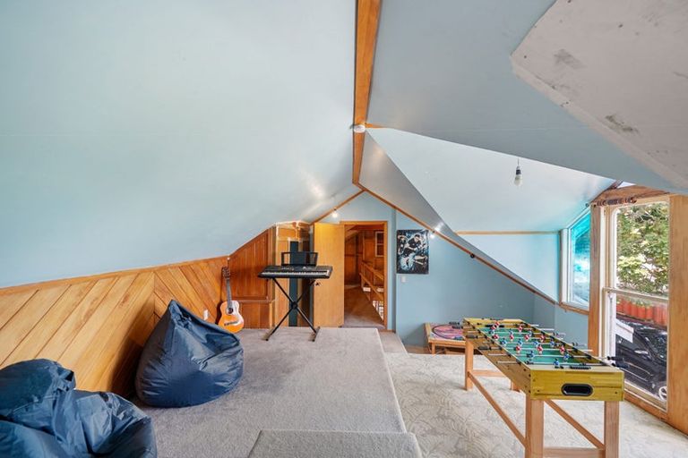 Photo of property in 13 Karaka Street, Helensville, 0800