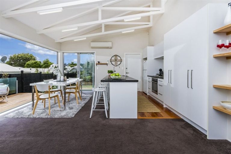 Photo of property in 208 Beach Haven Road, Beach Haven, Auckland, 0626