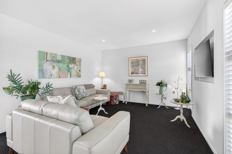 Photo of property in 5 James Kidd Place, Greytown, 5712
