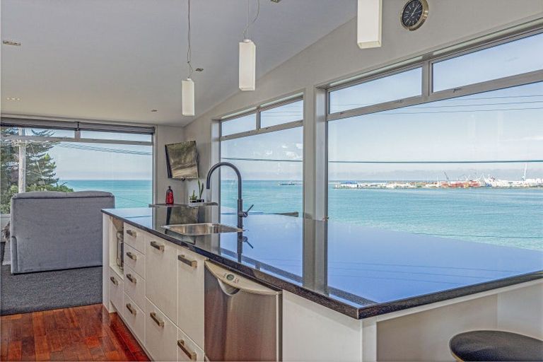 Photo of property in 2 Moore Street, Waimataitai, Timaru, 7910