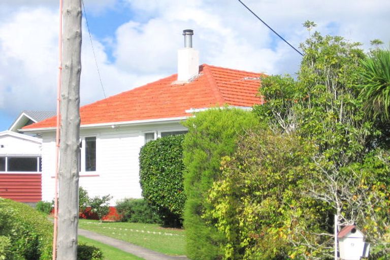 Photo of property in 9 Lavelle Road, Henderson, Auckland, 0612