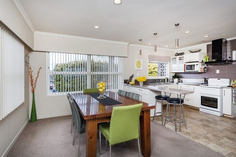 Photo of property in 2 Colwill Road, Massey, Auckland, 0614