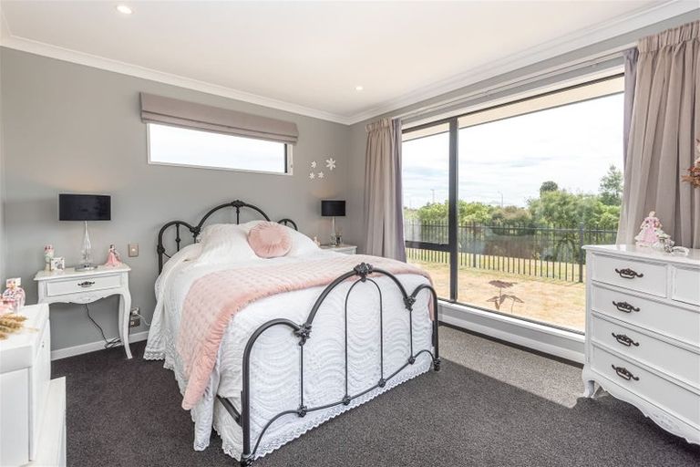 Photo of property in 18 Pistacia Place, Hornby, Christchurch, 8025