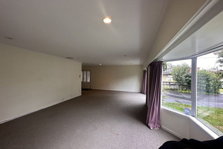 Photo of property in 13 Yeovil Road, Te Atatu Peninsula, Auckland, 0610