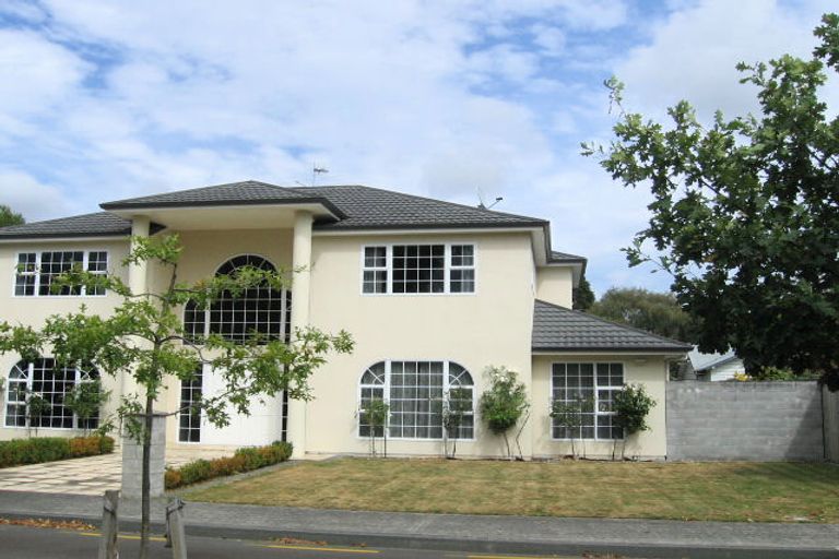 Photo of property in 2 Oakmont, Heretaunga, Upper Hutt, 5018