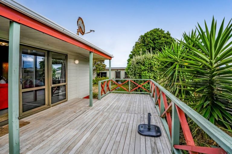 Photo of property in 8 Pohutukawa Drive, Opunake, 4616