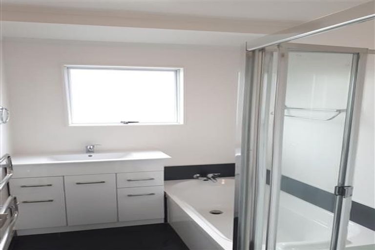 Photo of property in 1/18 Coronation Street, Belmont, Auckland, 0622