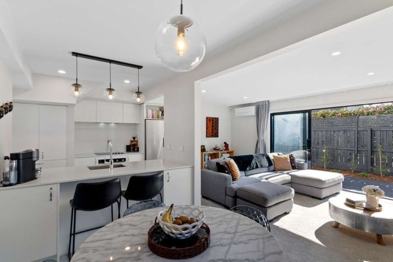 Photo of property in 2/218 Springfield Road, St Albans, Christchurch, 8014