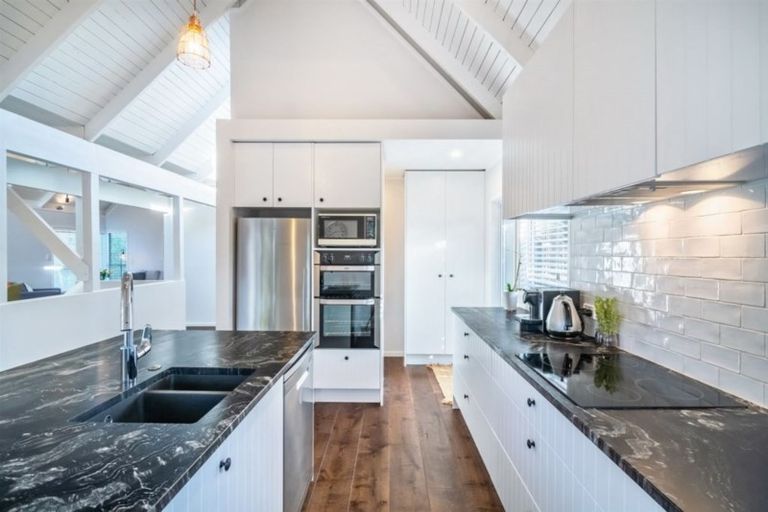 Photo of property in 27 Le Roy Terrace, Birkenhead, Auckland, 0626