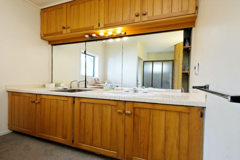 Photo of property in 101 Marine Parade North, Piha, New Lynn, 0772