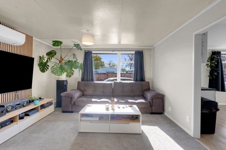 Photo of property in 43 Oakfield Crescent, Pukete, Hamilton, 3200