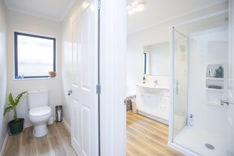 Photo of property in 61 Percy Kinsman Crescent, Riverstone Terraces, Upper Hutt, 5018