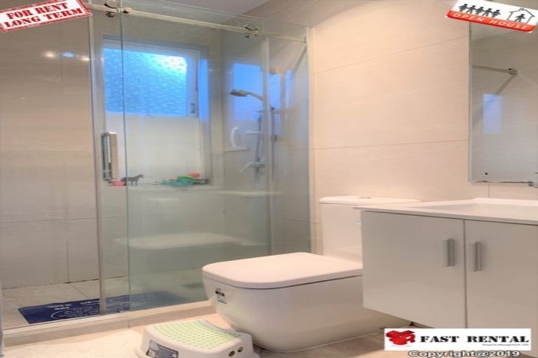 Photo of property in 2/221 Onewa Road, Birkenhead, Auckland, 0626