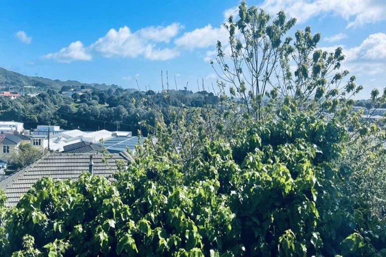 Photo of property in 3a Roberts Street, Tawa, Wellington, 5028