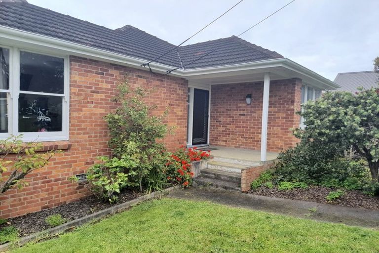 Photo of property in 30 Weybridge Crescent, Glen Innes, Auckland, 1072