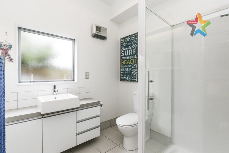 Photo of property in 3 Saddleback Grove, Karori, Wellington, 6012