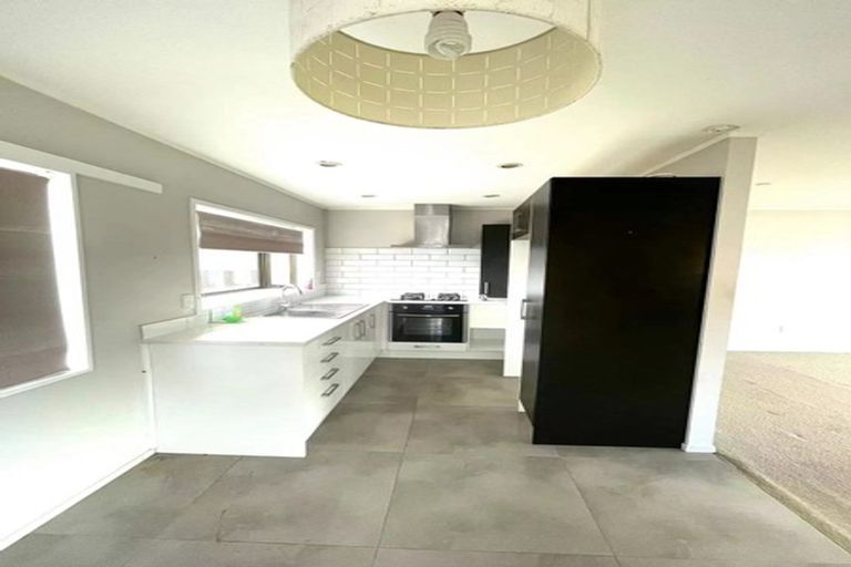 Photo of property in 2/26 Zelda Avenue, Clover Park, Auckland, 2023