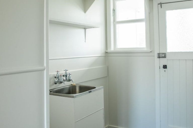 Photo of property in 91 Eversleigh Road, Belmont, Auckland, 0622