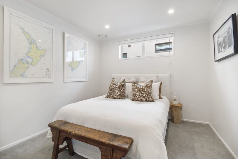 Photo of property in 24 Walmer Road, Point Chevalier, Auckland, 1022