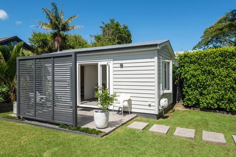 Photo of property in 165 Vauxhall Road, Narrow Neck, Auckland, 0624