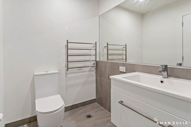 Photo of property in 15 Helen Jenepher Lane, Mount Wellington, Auckland, 1062