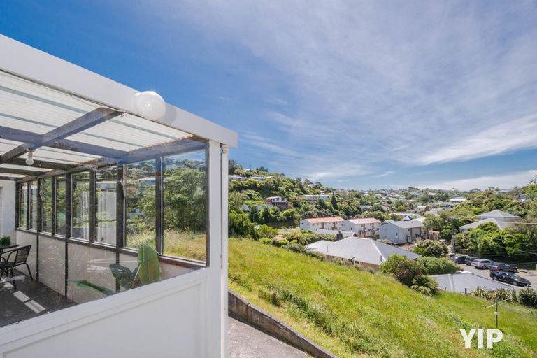 Photo of property in 10 Black Rock Road, Newlands, Wellington, 6037