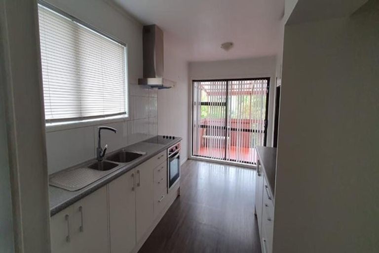 Photo of property in 13 Vina Place, Massey, Auckland, 0614