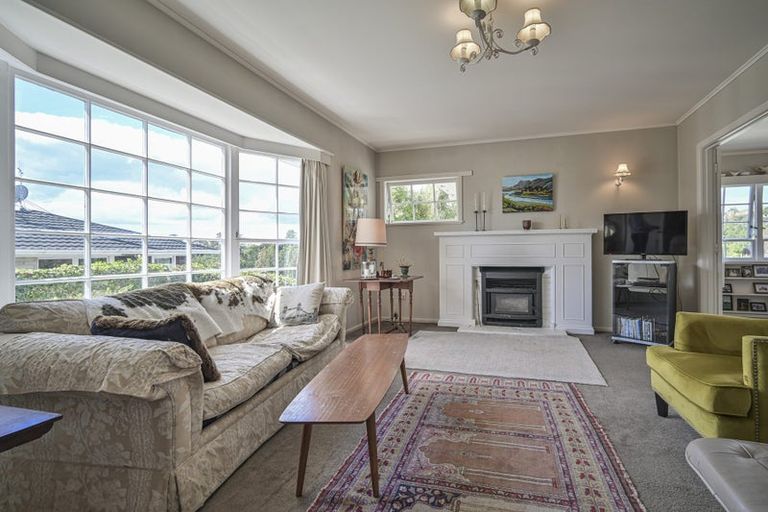 Photo of property in 2 Aotea Crescent, Havelock North, 4130