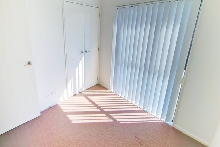 Photo of property in 14 Arthur Rolfe Lane, Swanson, Auckland, 0614