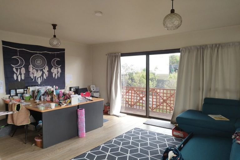 Photo of property in 2/108 Arran Road, Browns Bay, Auckland, 0630