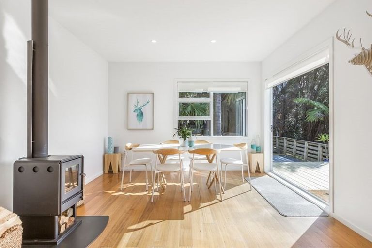 Photo of property in 91f Wade River Road, Stanmore Bay, Whangaparaoa, 0932