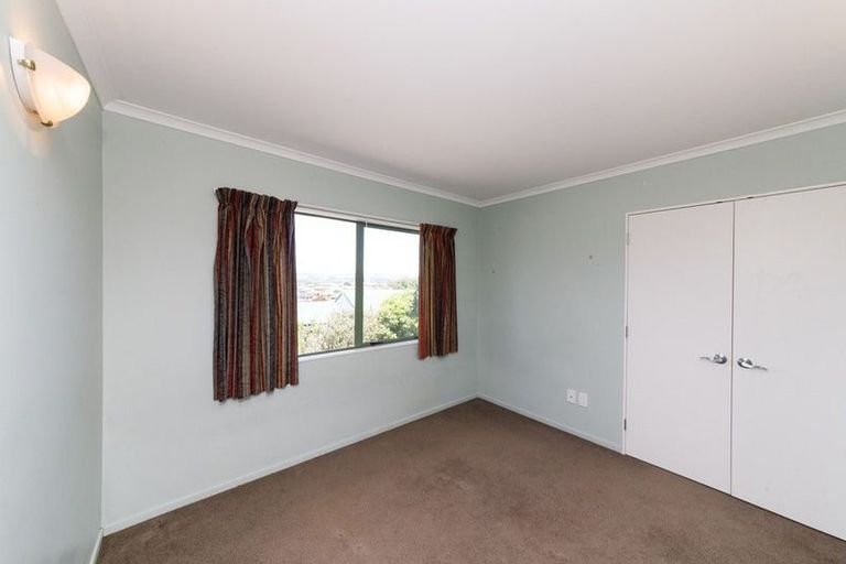 Photo of property in 24 Lydia Place, Kelvin Grove, Palmerston North, 4414