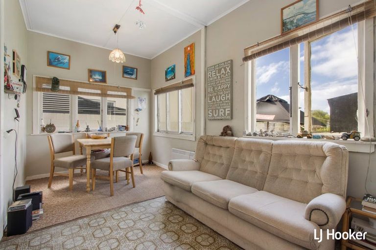 Photo of property in 32 Beach Road, Waihi Beach, 3611