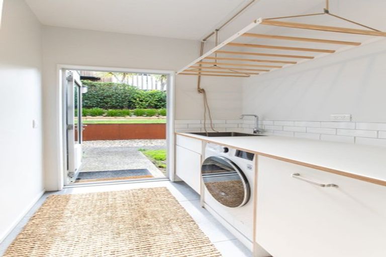 Photo of property in 411 Oaia Road, Muriwai, 0881