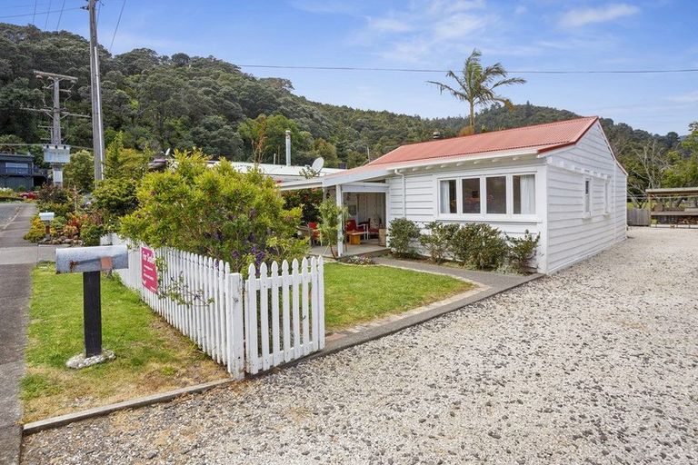 Photo of property in 5 Aputa Avenue, Te Puru, Thames, 3575