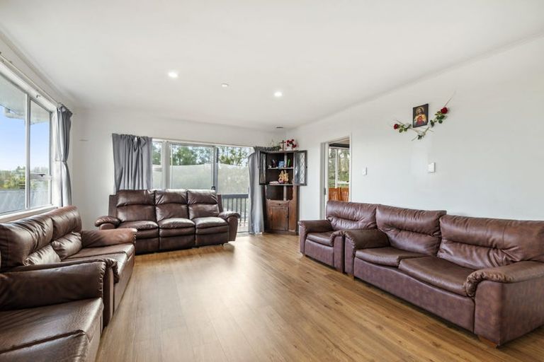 Photo of property in 1/11 Cassia Place, Sunnynook, Auckland, 0620