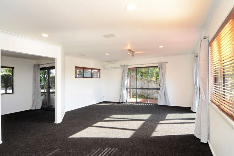 Photo of property in 7 Glenreagh Place, Torbay, Auckland, 0630