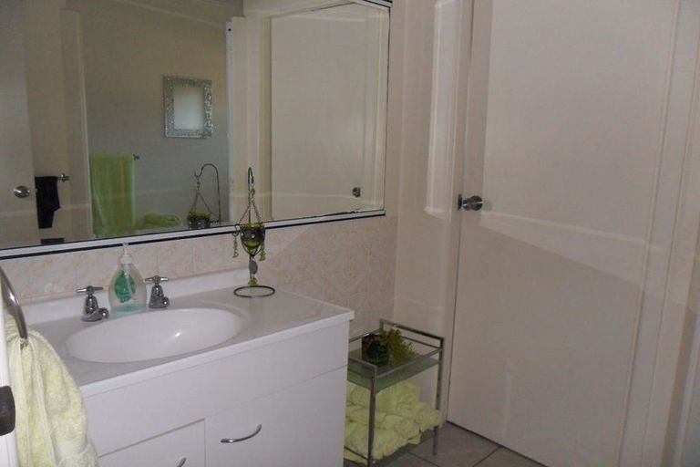 Photo of property in 280 Great South Road, Papakura, 2110