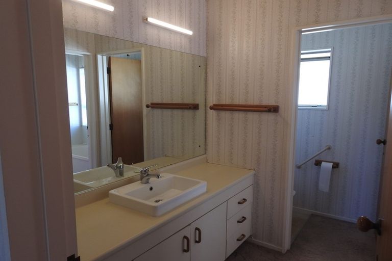 Photo of property in 1 Ongo Road, Hunterville, 4730