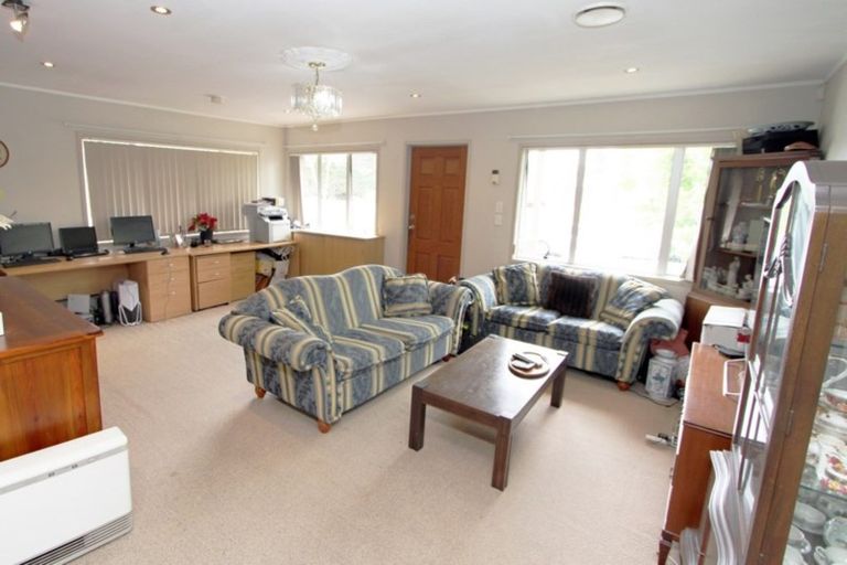 Photo of property in 22 Glennandrew Drive, Half Moon Bay, Auckland, 2012