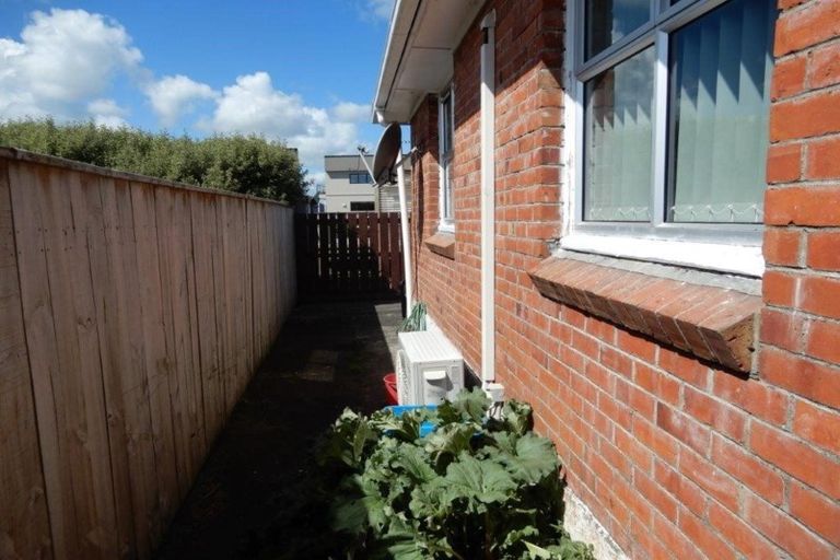 Photo of property in 2 Robbins Crescent, Hawera, 4610