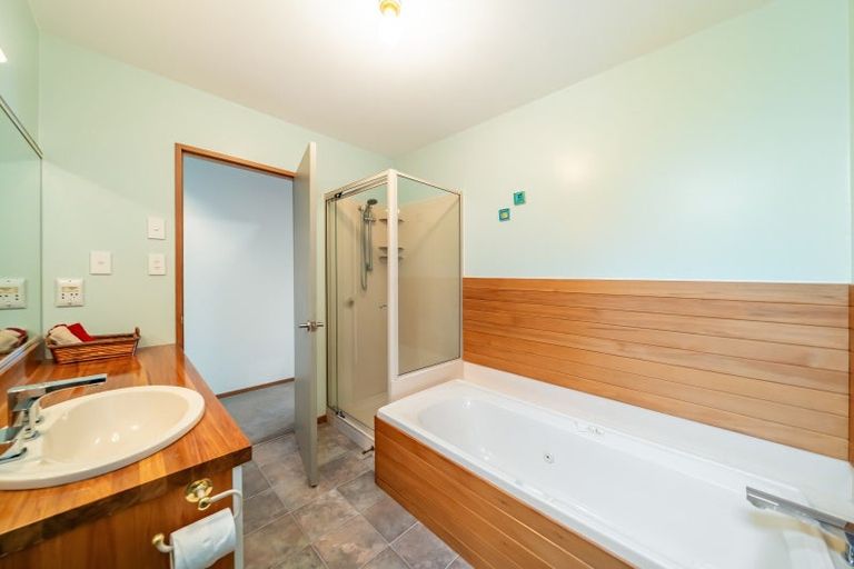 Photo of property in 1 Roys Road, Plimmerton, Porirua, 5026