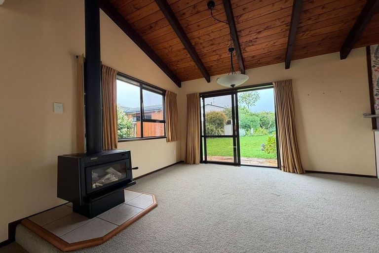 Photo of property in 5 Marina View Drive, West Harbour, Auckland, 0618